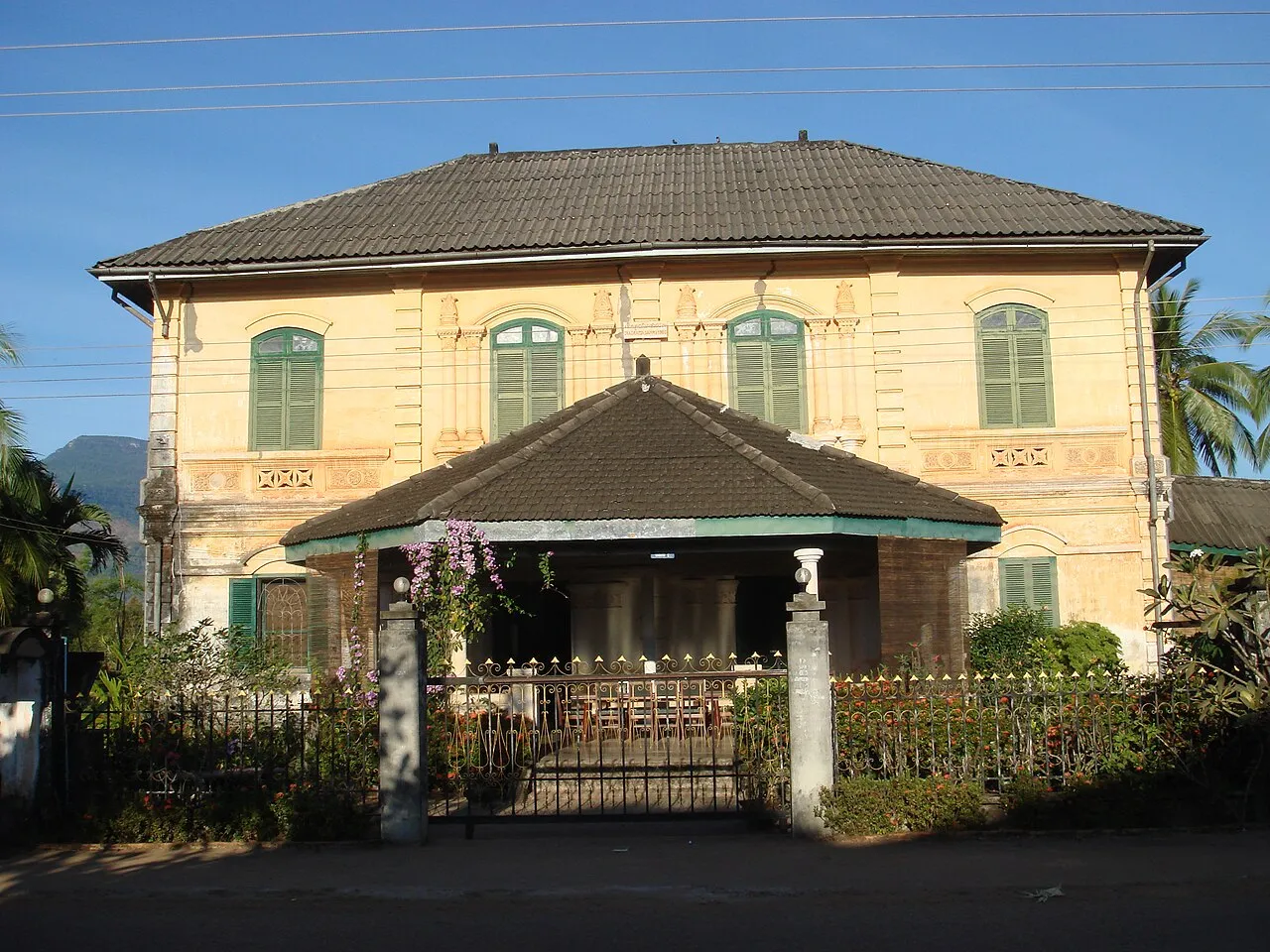 Casco Antiguo de Champasak, casas coloniales francesas sobre el Mekong