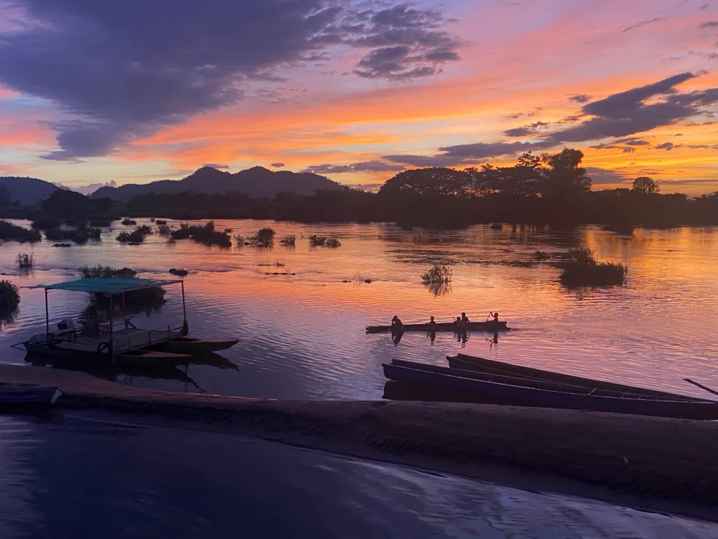 Paseo en barca al atardecer por el Mekong, 4000 Islas, Laos
